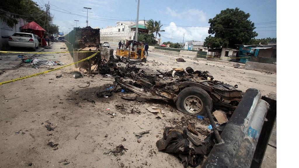 The militants used guns and car bombs to take control of the base and a nearby town, Barire, 50 km (30 miles) southwest of Mogadishu, in an early-morning attack